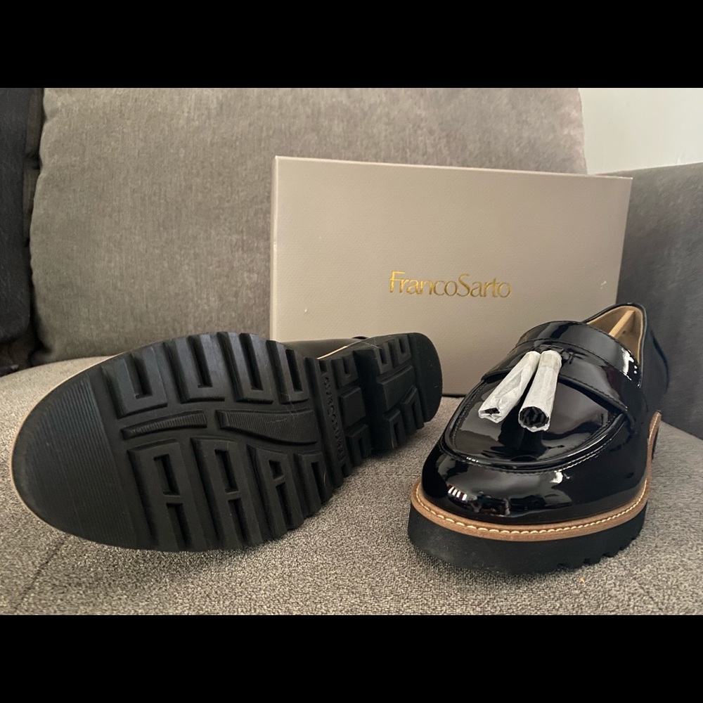 New Franco Sarto women’s shoes Black loafers some gold detail size 7.5 beautiful